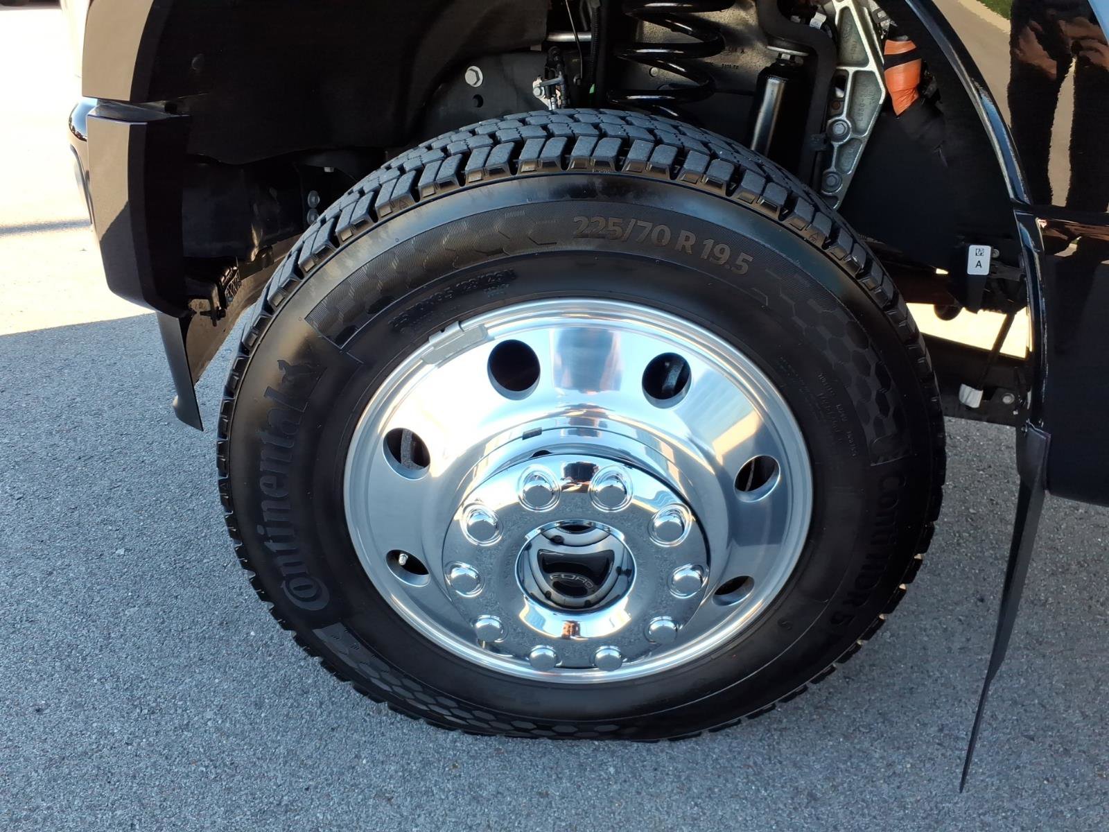 Used 2025 Ford F450 Platinum w/ Platinum Plus Package image 9