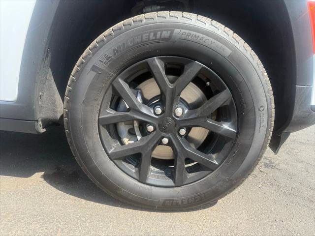 Certified 2024 Jeep Grand Cherokee L Altitude AWD/4WD image 60