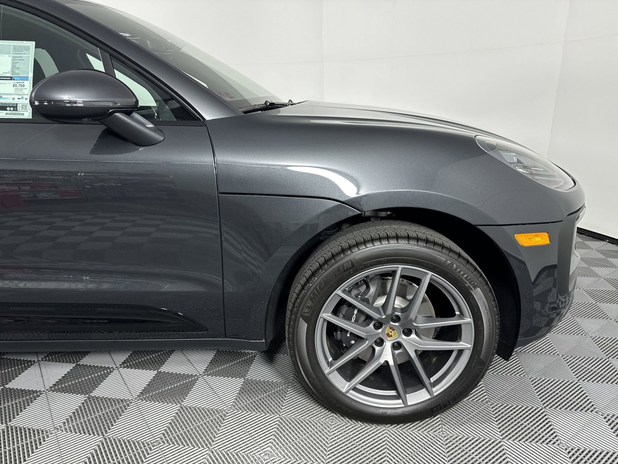 Certified 2025 Porsche Macan image 11