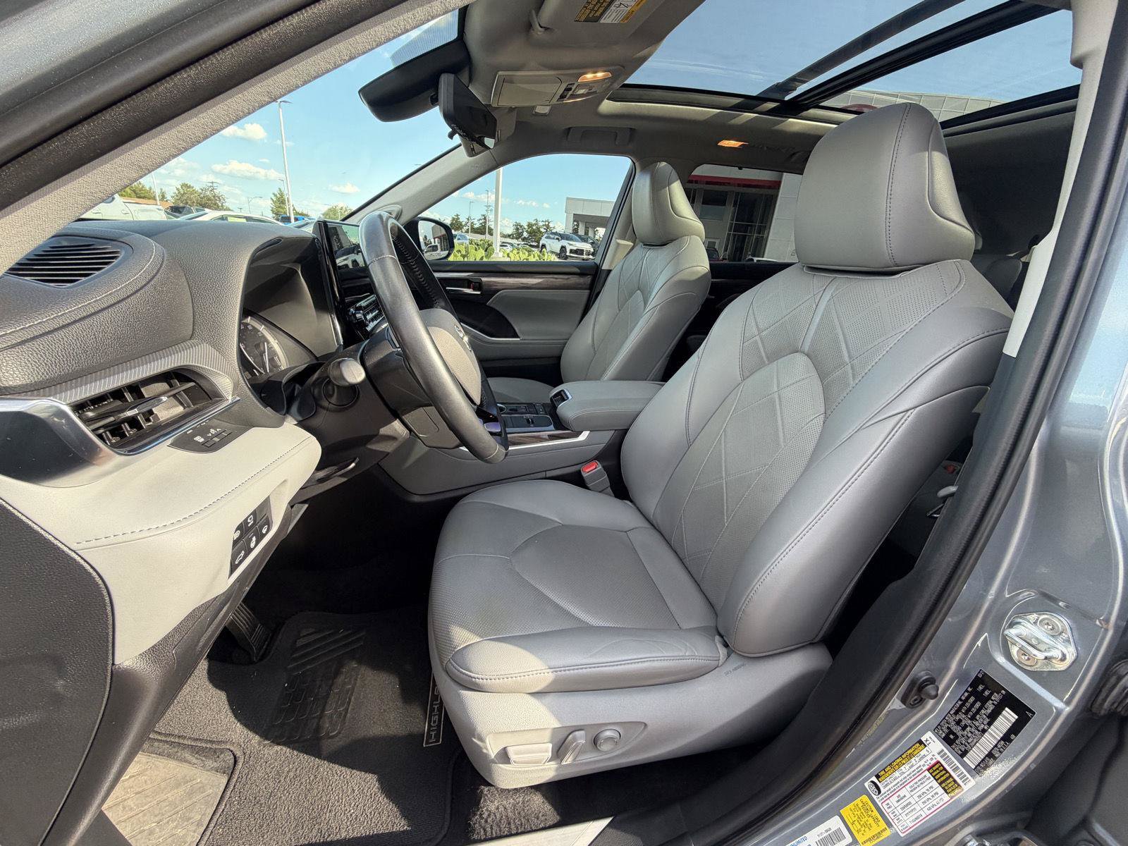 Used 2021 Toyota Highlander Platinum FWD image 14