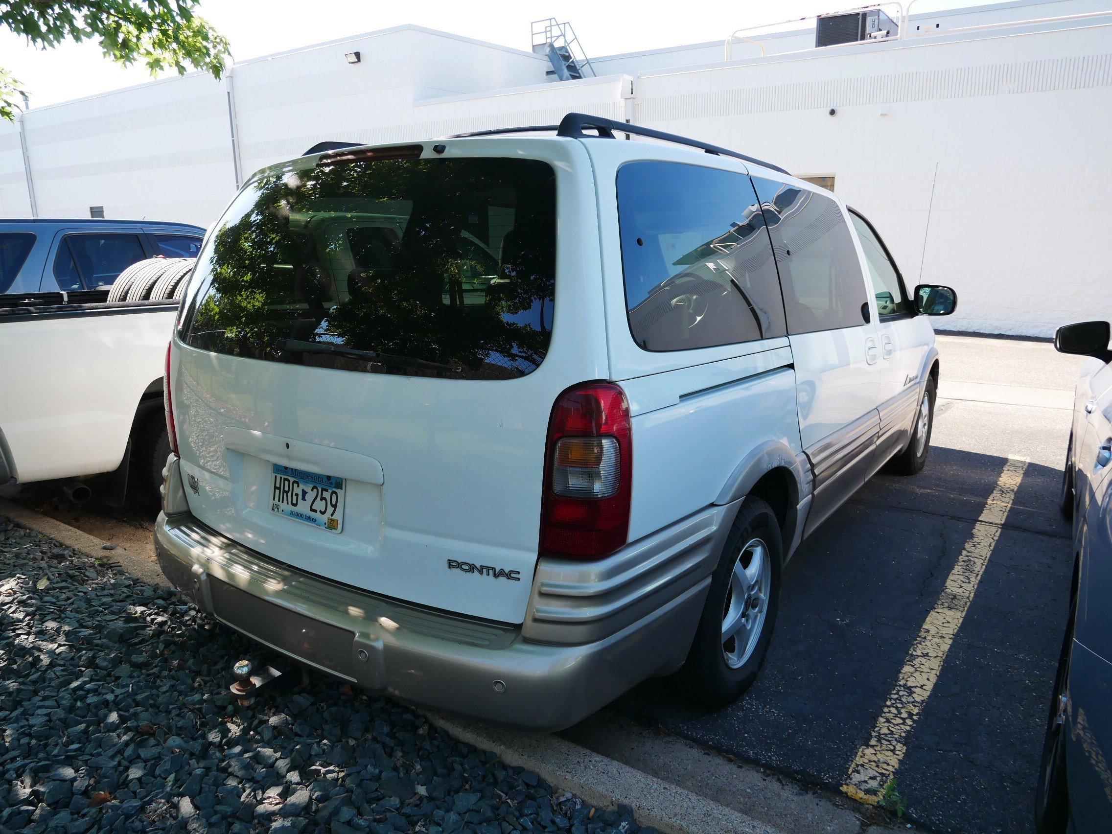 Used 2002 Pontiac Montana Extended w/ Premium Seating Pkg FWD image 5
