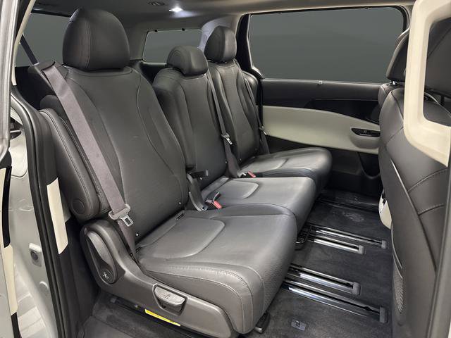 Used 2024 Kia Carnival SX Prestige image 32