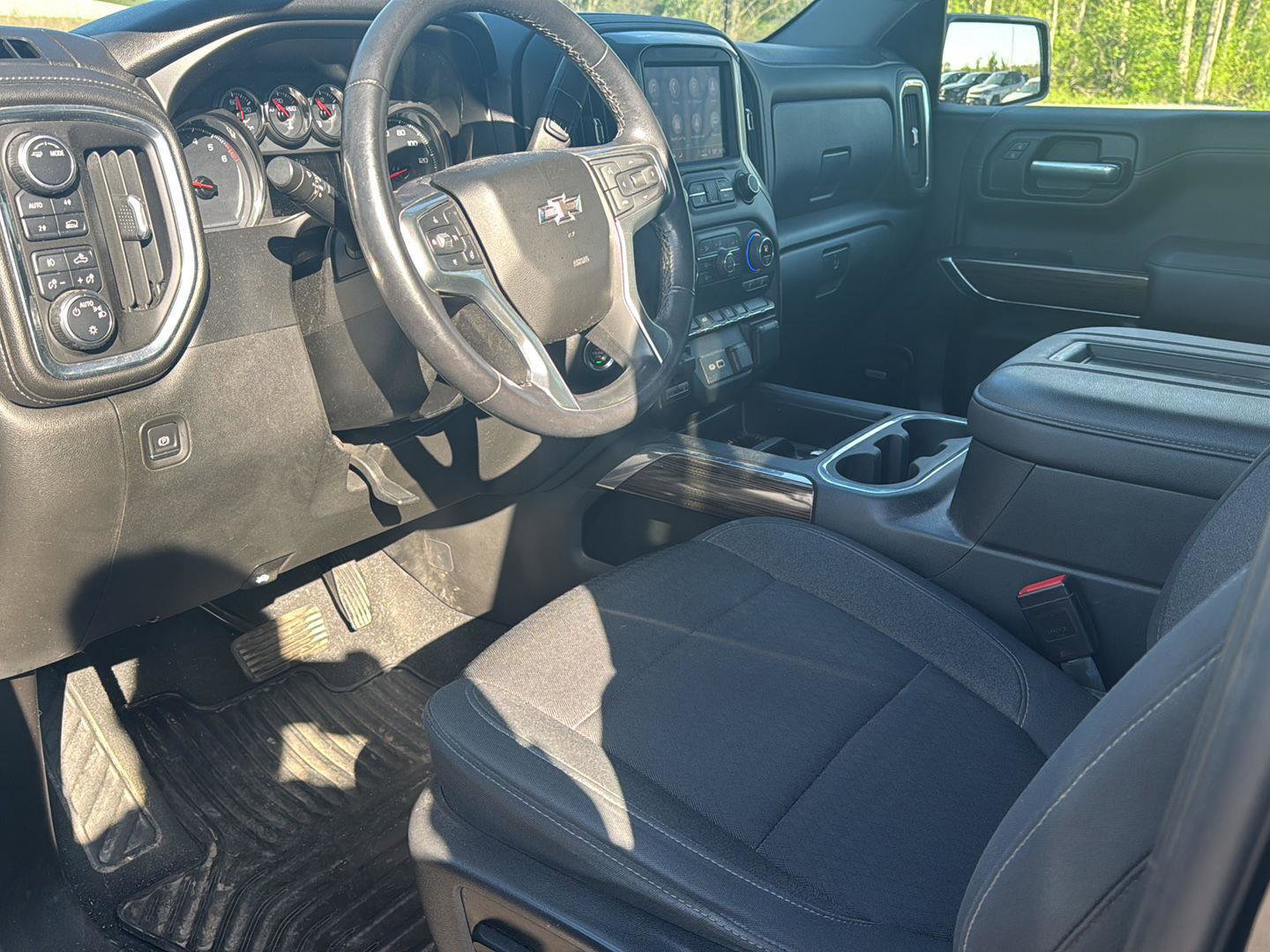 Used 2021 Chevrolet Silverado 1500 RST w/ Redline Edition AWD/4WD image 12