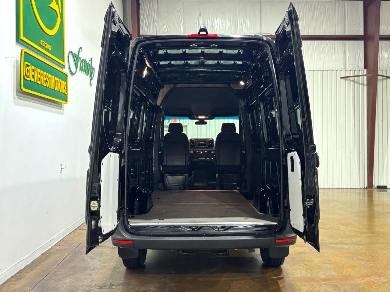 Used 2023 Mercedes-Benz Sprinter 2500 image 30