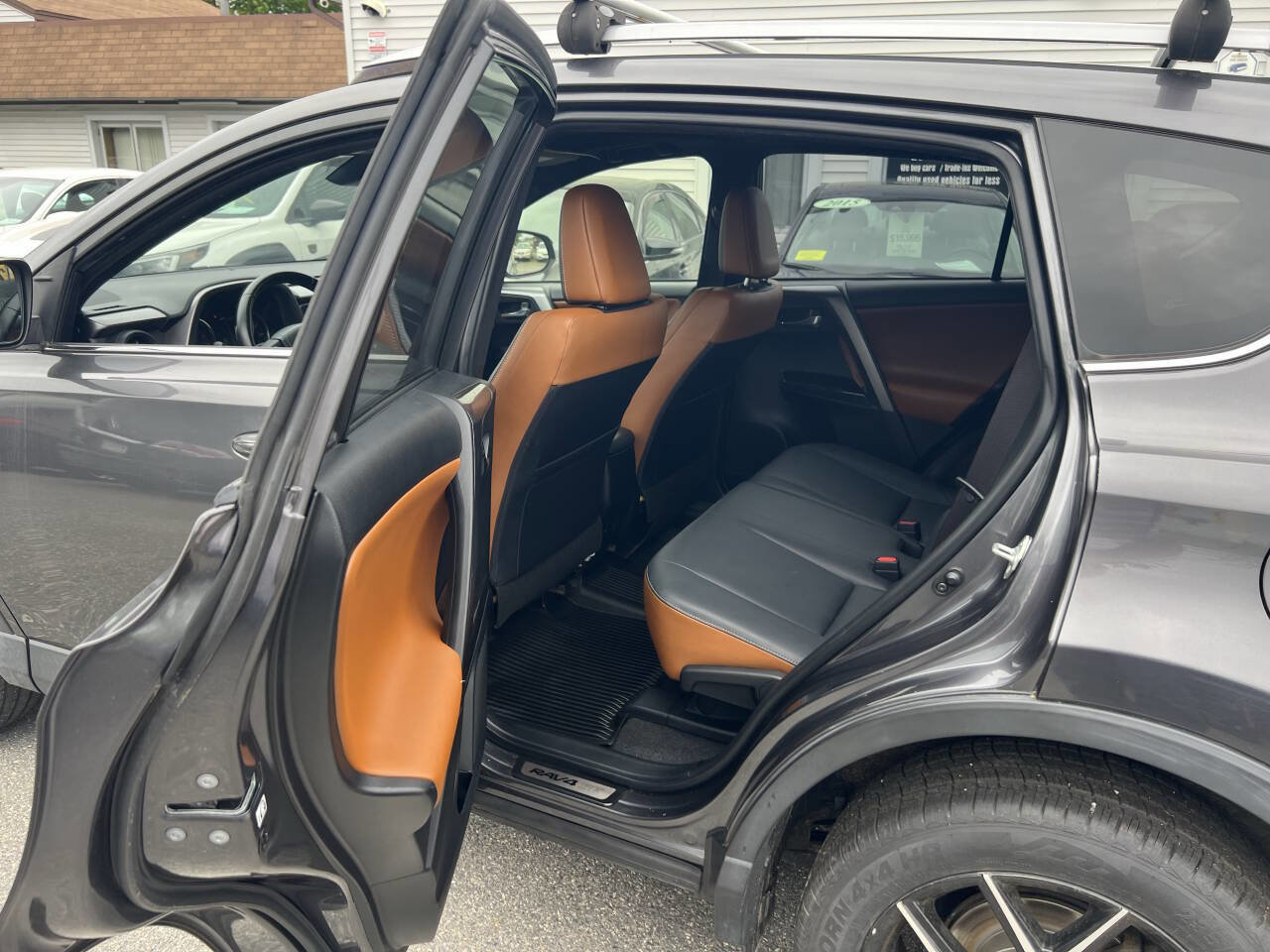 Used 2017 Toyota RAV4 SE image 21