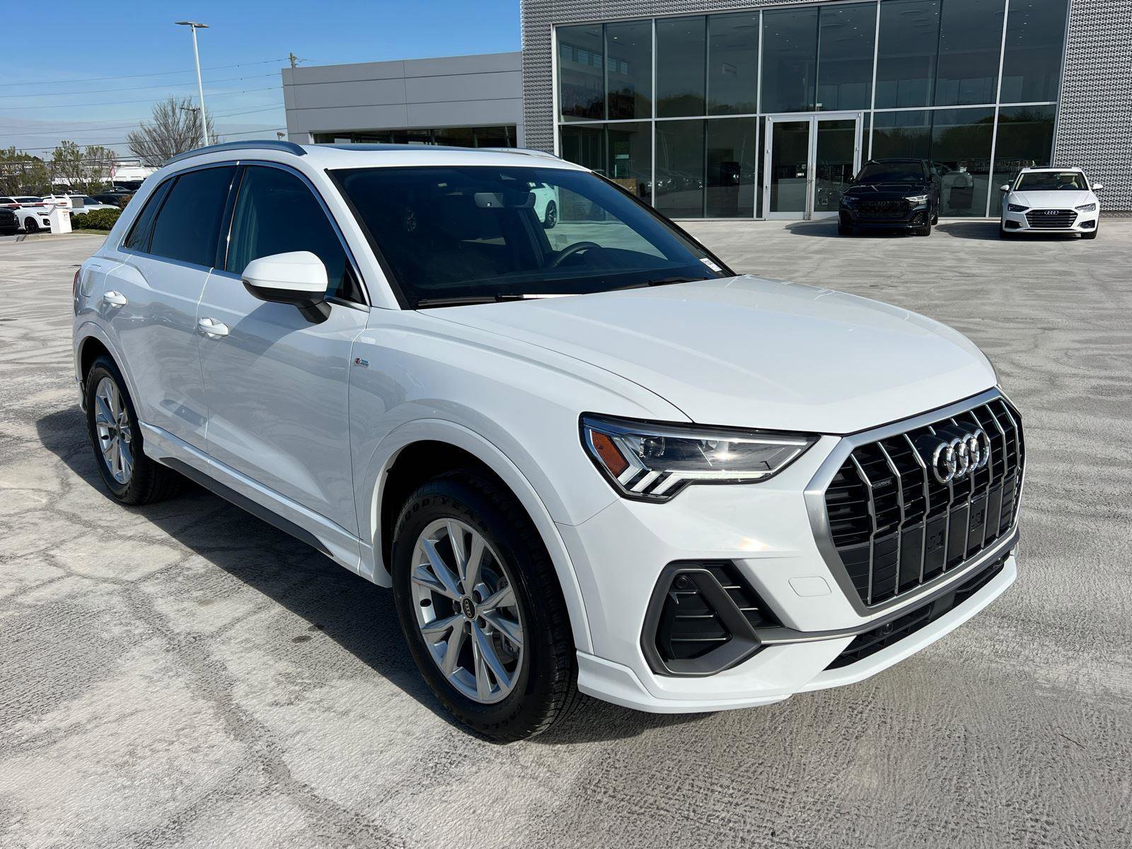 Certified 2025 Audi Q3 2.0T Premium Plus w/ Premium Plus Package image 3