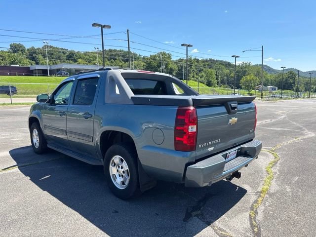 Used 2011 Chevrolet Avalanche LS w/ Convenience Package AWD/4WD image 6