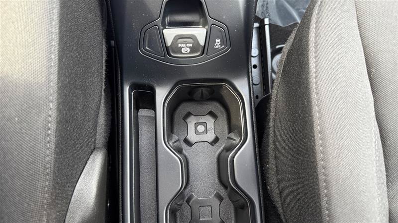 Used 2018 Jeep Renegade Latitude w/ UConnect 8.4 Nav Group AWD/4WD image 34