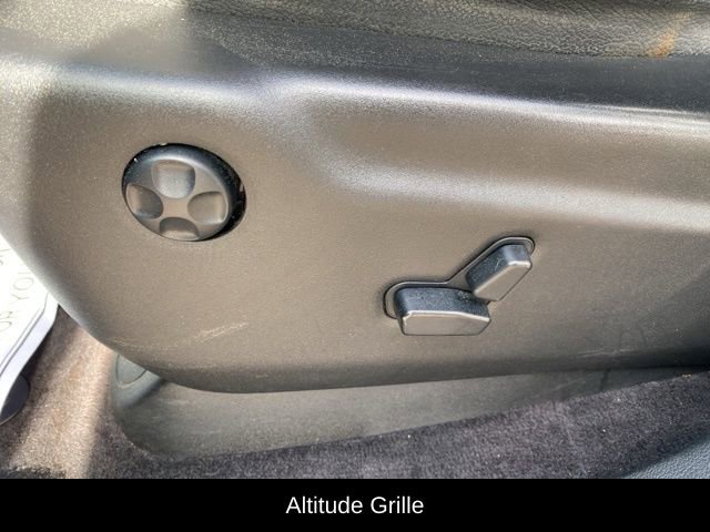 Used 2018 Jeep Grand Cherokee Altitude AWD/4WD image 26