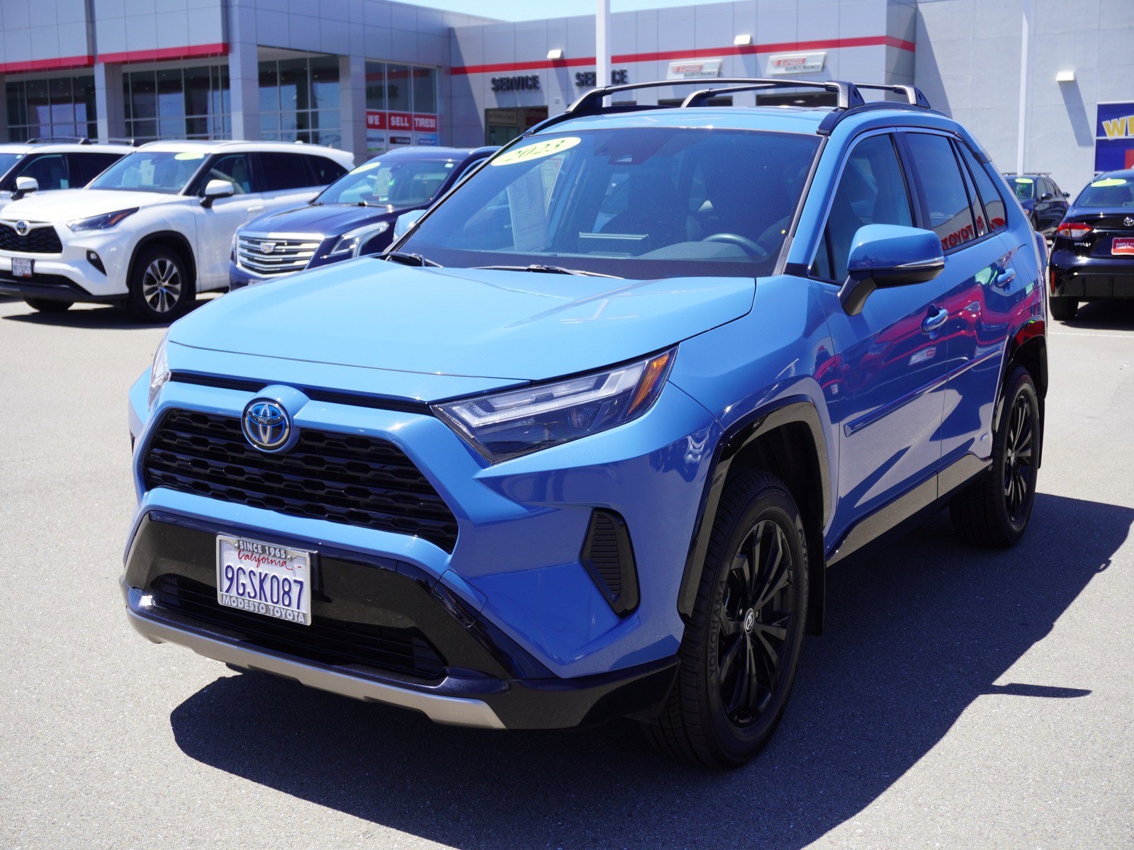 Used 2023 Toyota RAV4 SE w/ Convenience Package AWD/4WD image 7