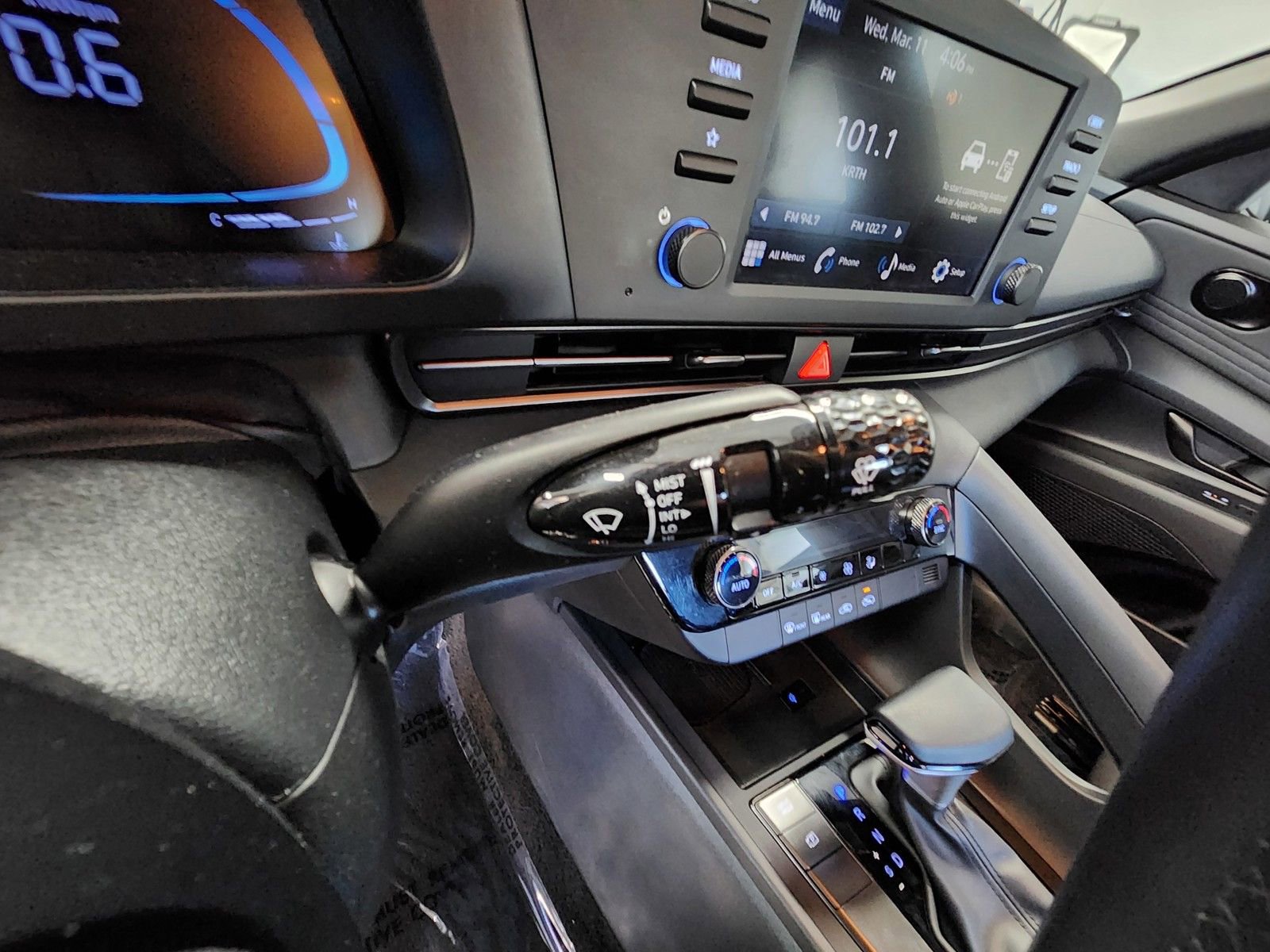 Certified 2025 Hyundai Elantra Sport image 15