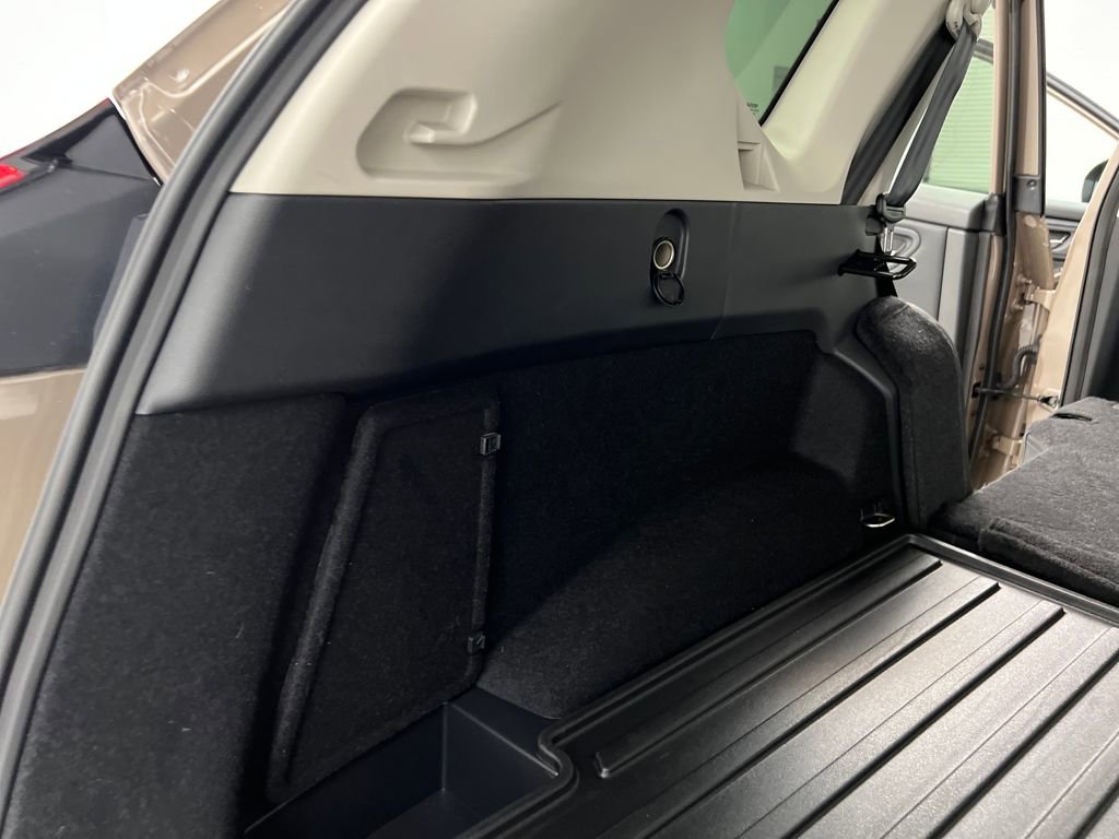 Used 2025 Nissan Rogue SV image 30