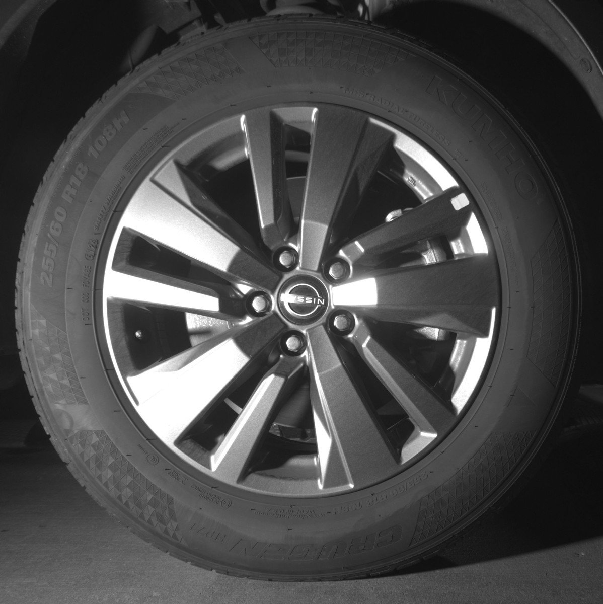 Used 2025 Nissan Pathfinder SV image 13