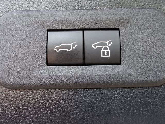 Used 2025 Toyota Crown Signia w/ Advanced Technology Package image 30