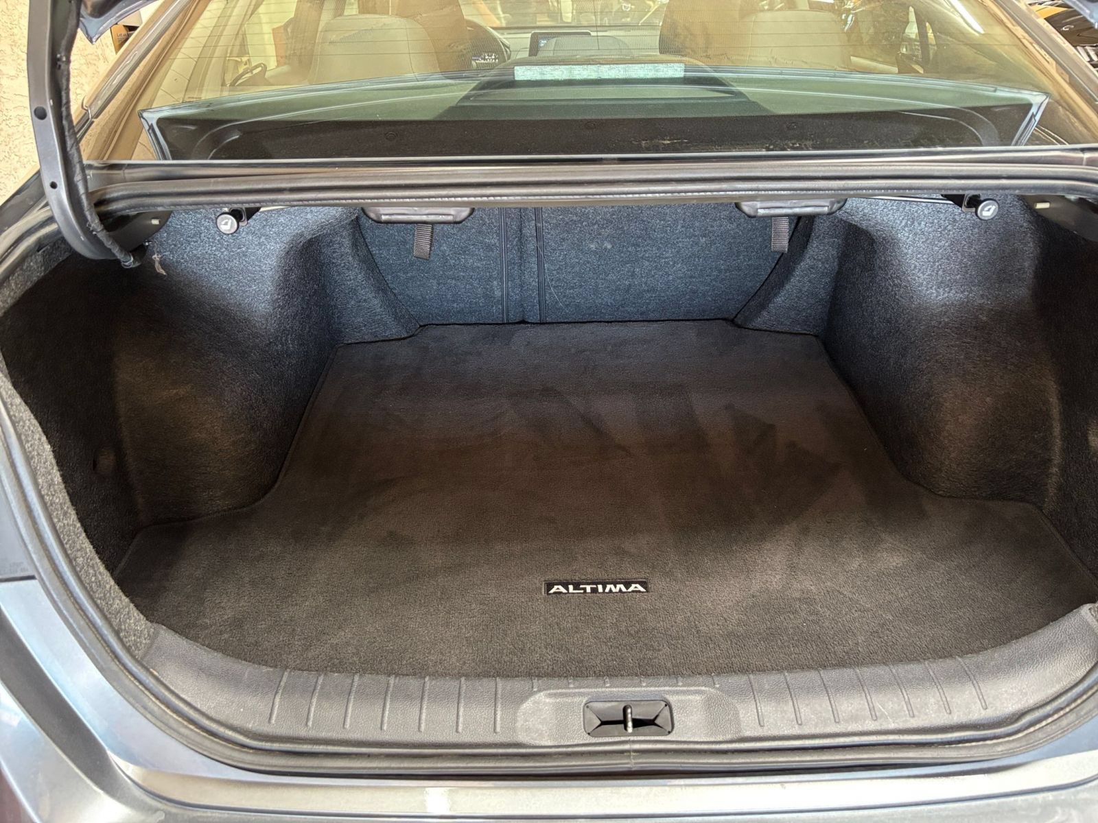 Used 2025 Nissan Altima 2.5 SV FWD image 30