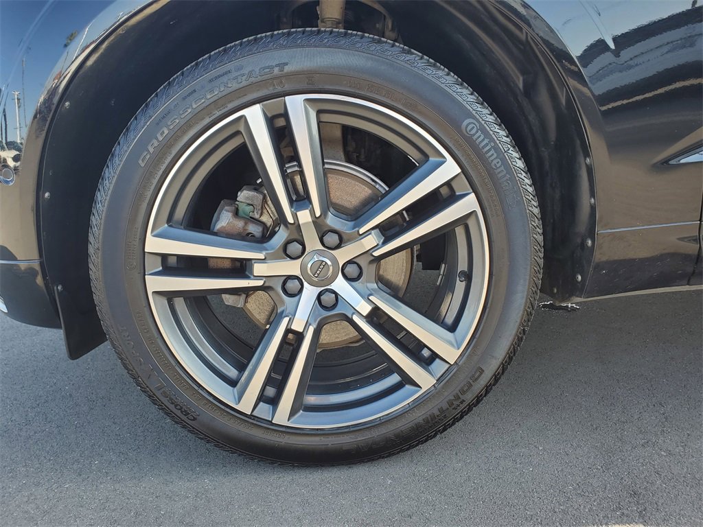 Used 2019 Volvo XC60 T5 Momentum w/ Multimedia Package image 22