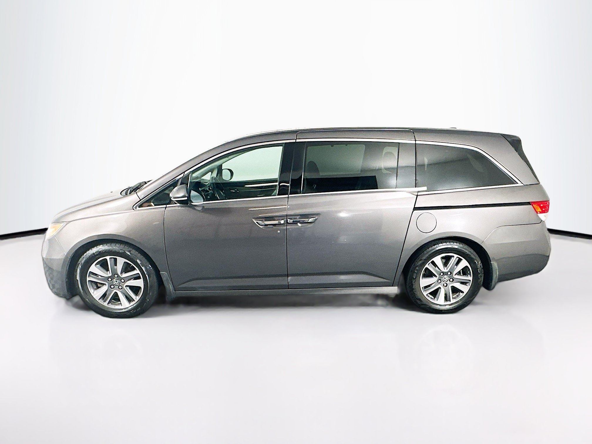 Used 2015 Honda Odyssey Touring image 4