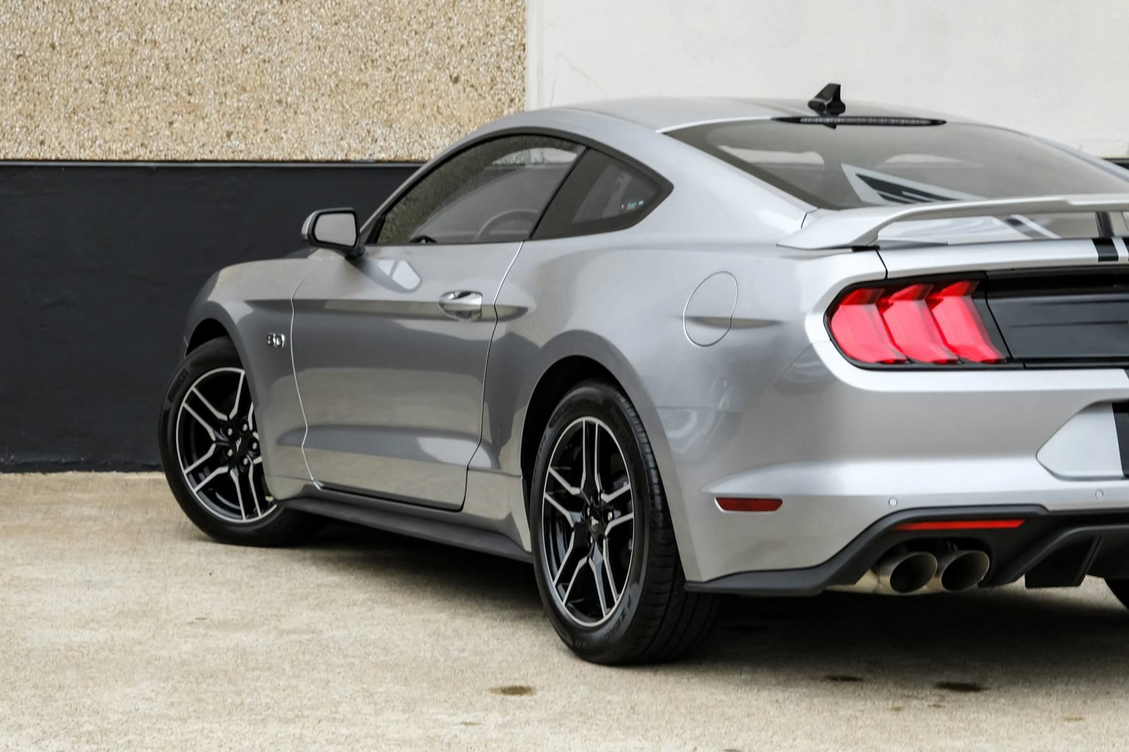 Used 2022 Ford Mustang GT RWD image 16