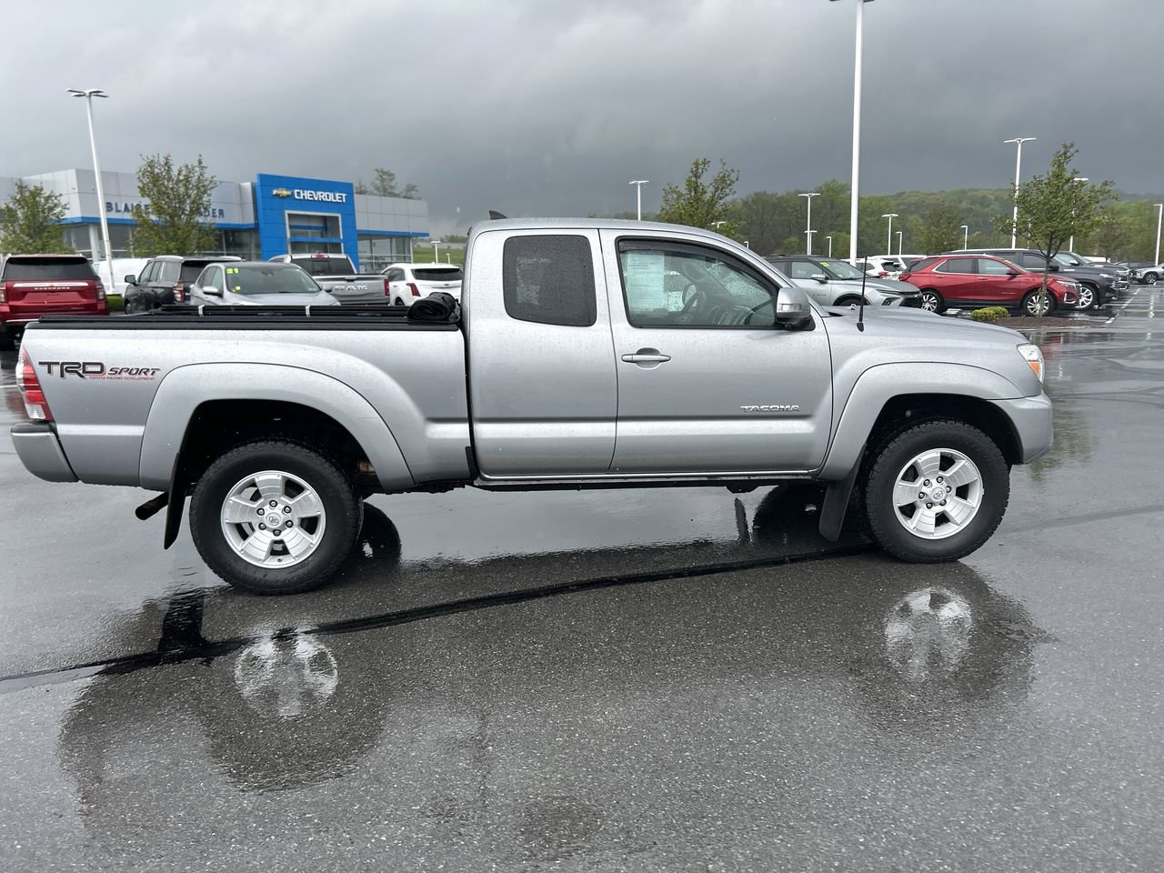 Used 2015 Toyota Tacoma 4x4 Access Cab V6 w/ TRD Sport Package image 8