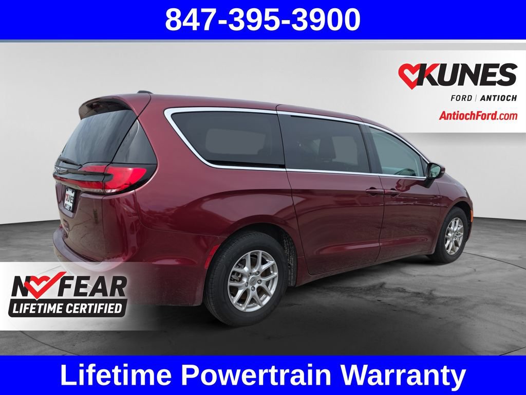 Used 2023 Chrysler Pacifica Touring-L FWD image 8