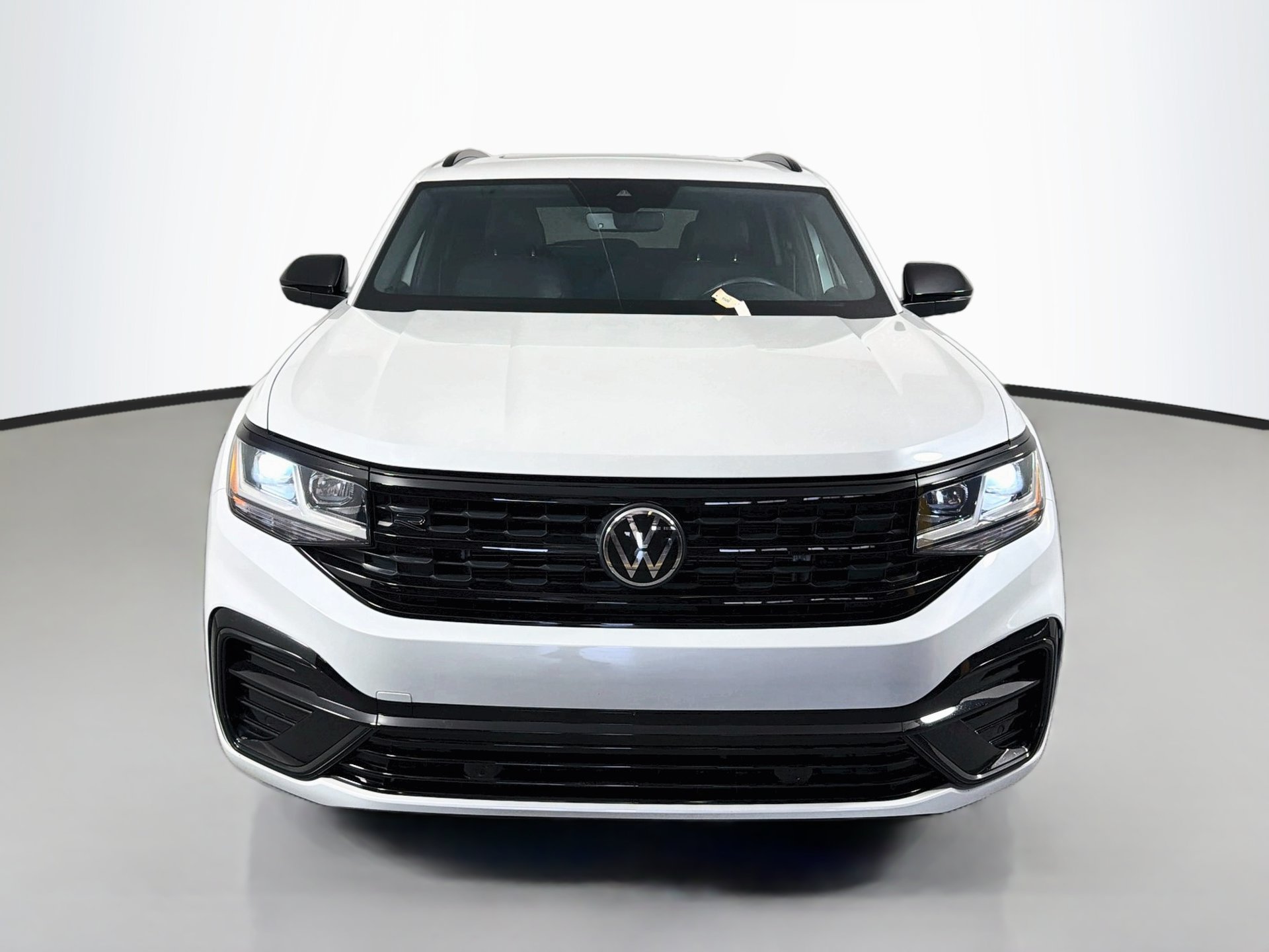 Used 2023 Volkswagen Atlas Cross Sport SEL R-Line AWD/4WD image 2