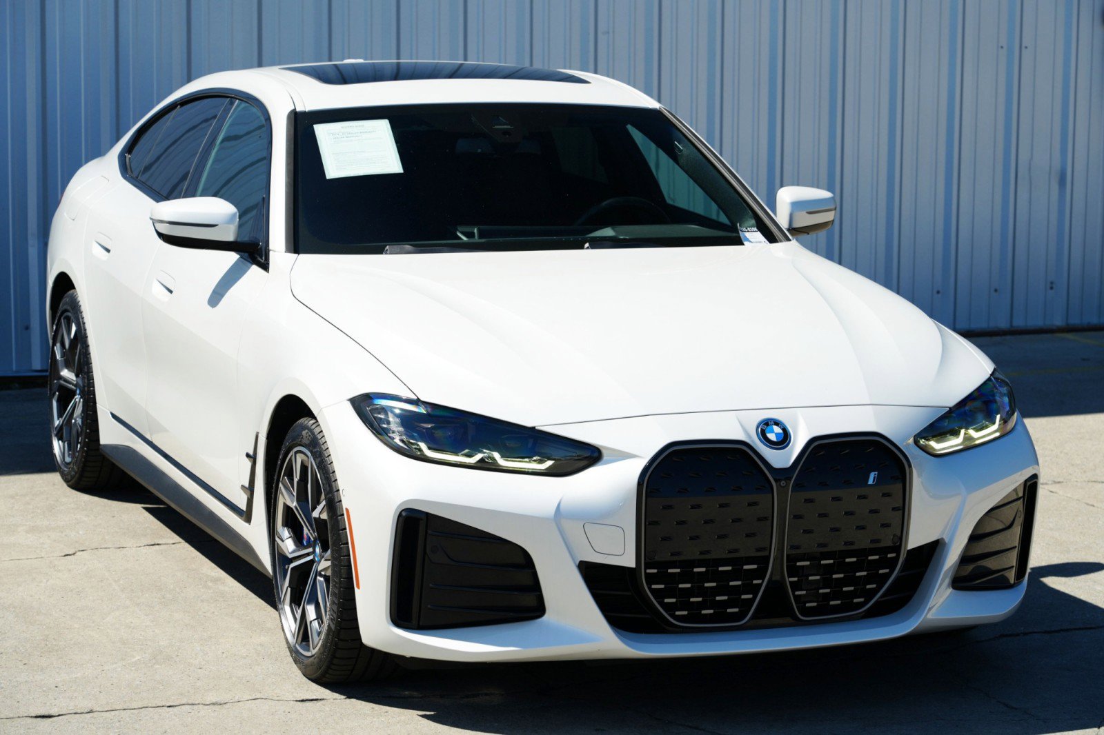 Used 2022 BMW i4 eDrive40 w/ M Sport Package image 57