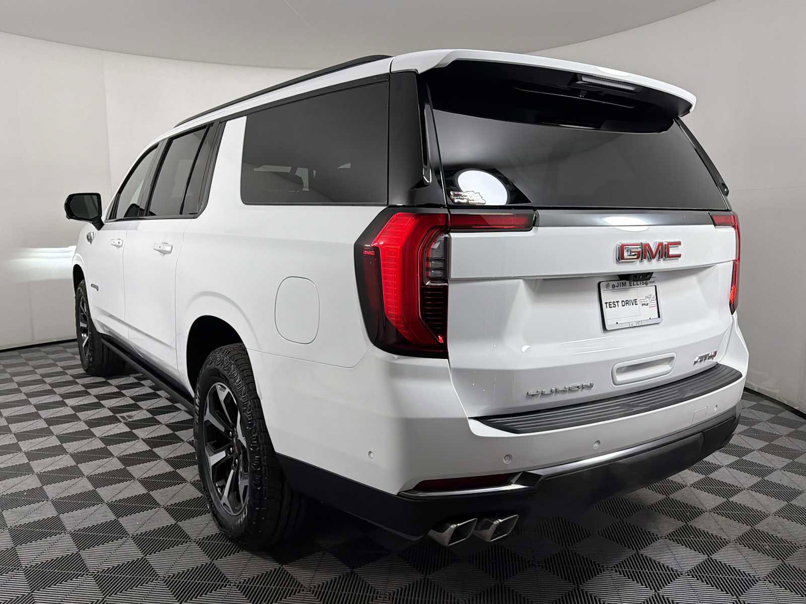 New 2026 GMC Yukon XL AT4 image 4
