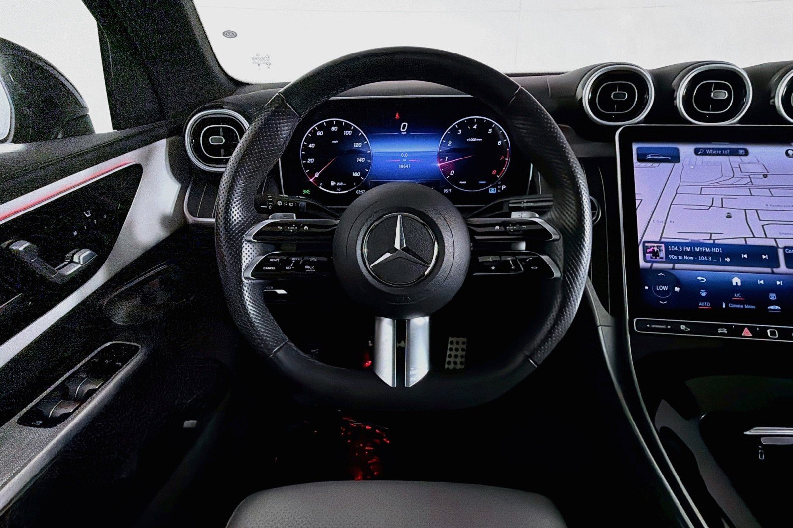 Used 2023 Mercedes-Benz GLC 300 4MATIC image 4