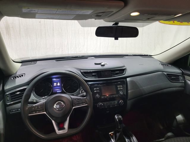 Used 2017 Nissan Rogue SV image 4