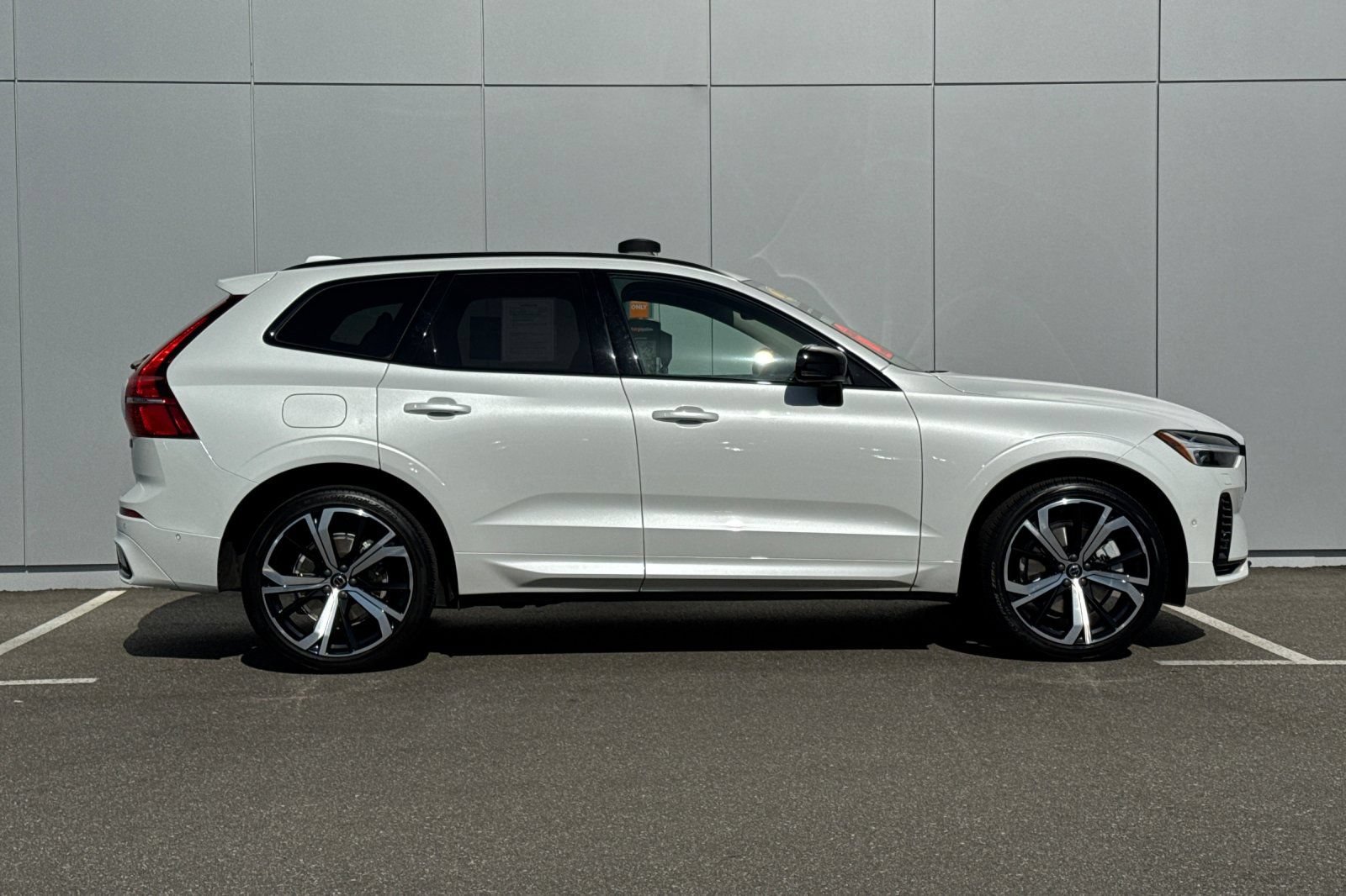 Used 2023 Volvo XC60 T8 Ultimate w/ Protection Package Premier AWD/4WD image 6