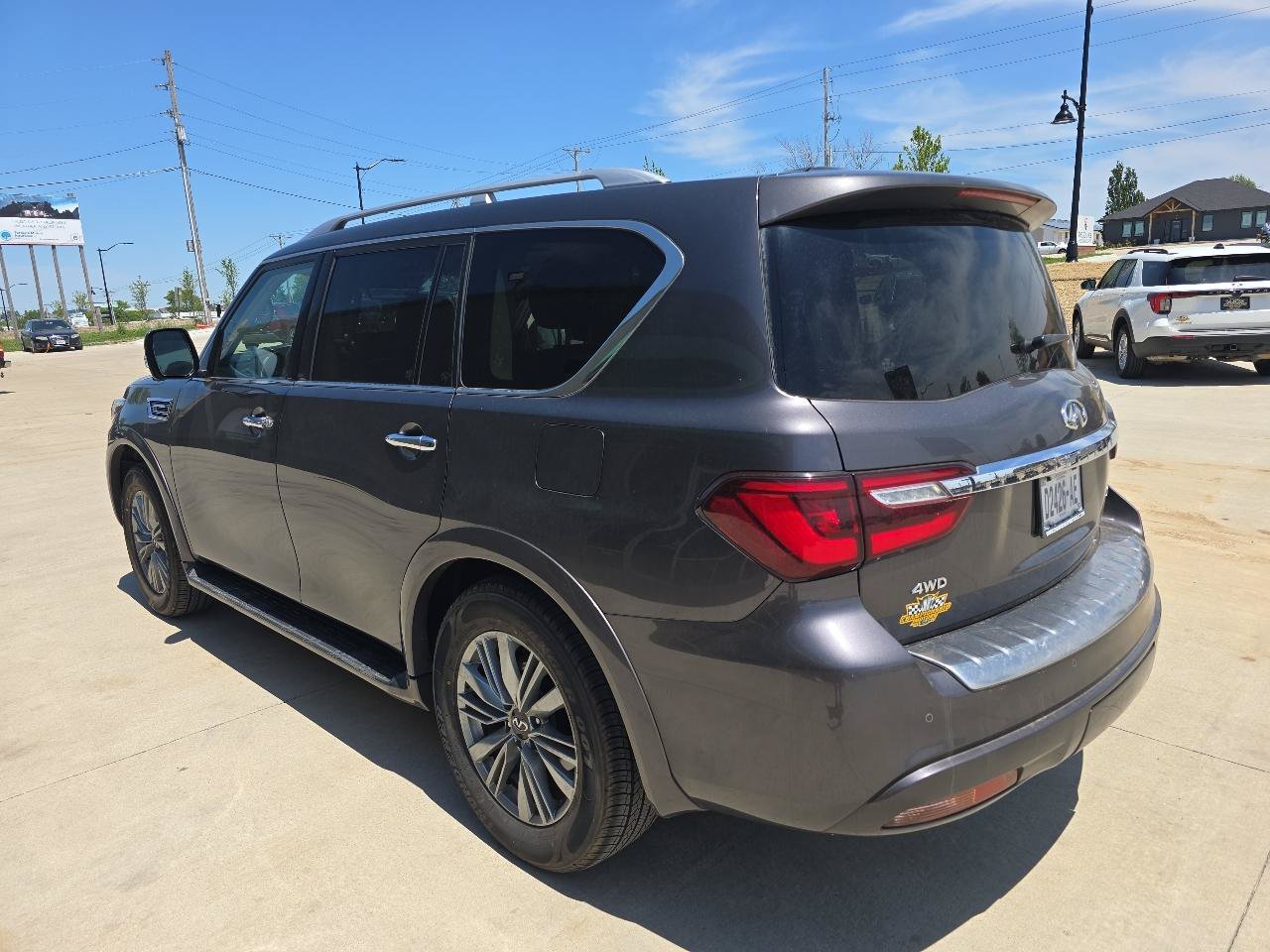 Used 2024 INFINITI QX80 Luxe AWD/4WD image 3