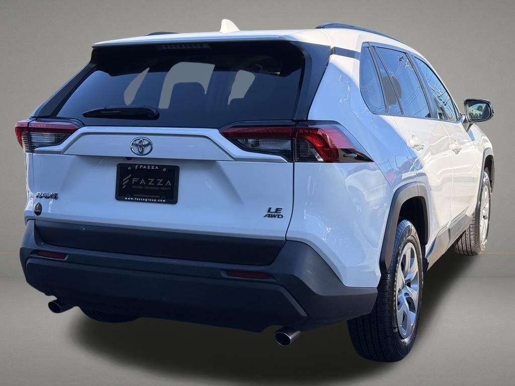 Used 2021 Toyota RAV4 LE image 5