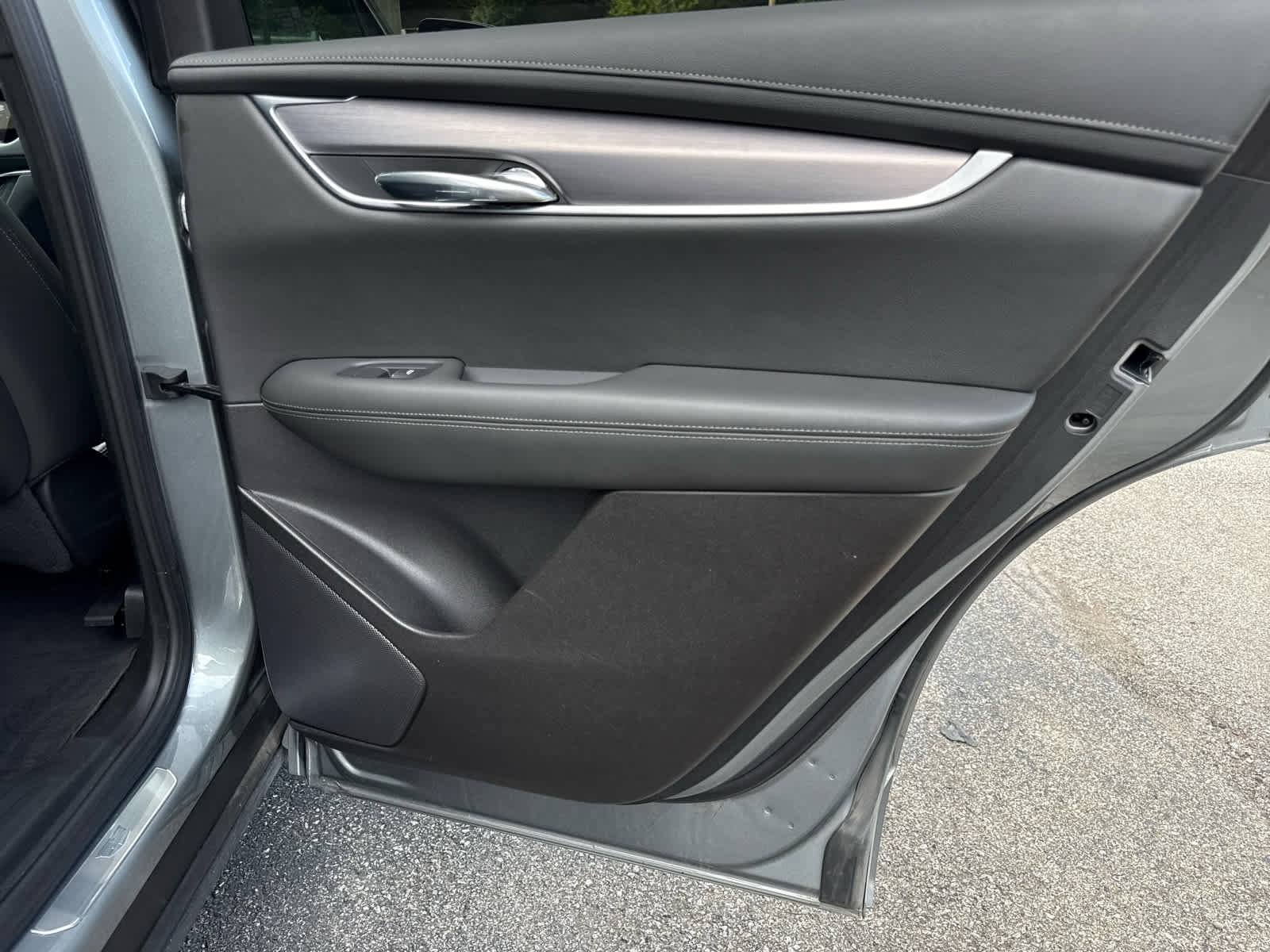 Used 2024 Cadillac XT6 Luxury w/ LPO, Floor Liner Package image 32