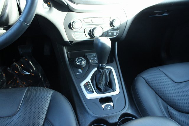 Used 2018 Jeep Cherokee Overland image 12