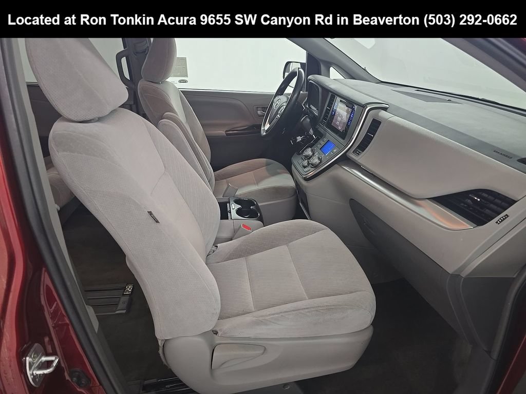 Used 2017 Toyota Sienna LE FWD image 9