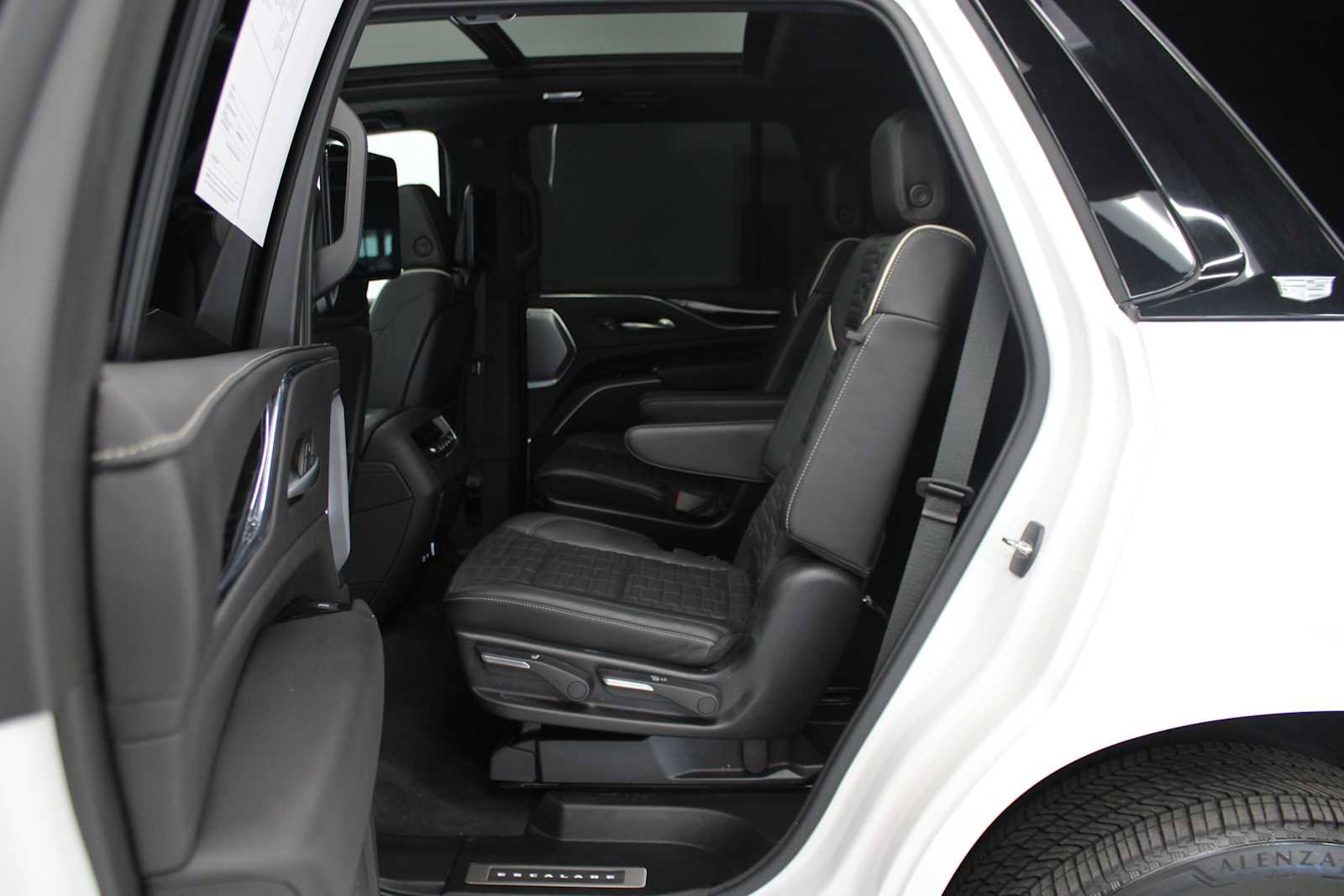 Used 2023 Cadillac Escalade V w/ LPO, ONYX Package image 53