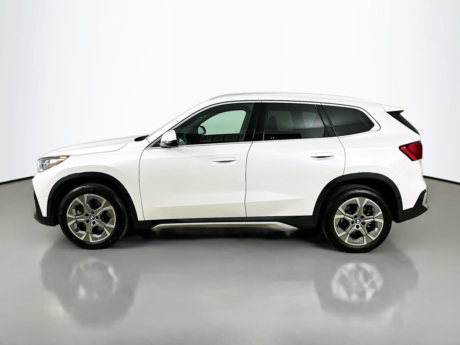 Used 2025 BMW X1 xDrive28i AWD/4WD image 8