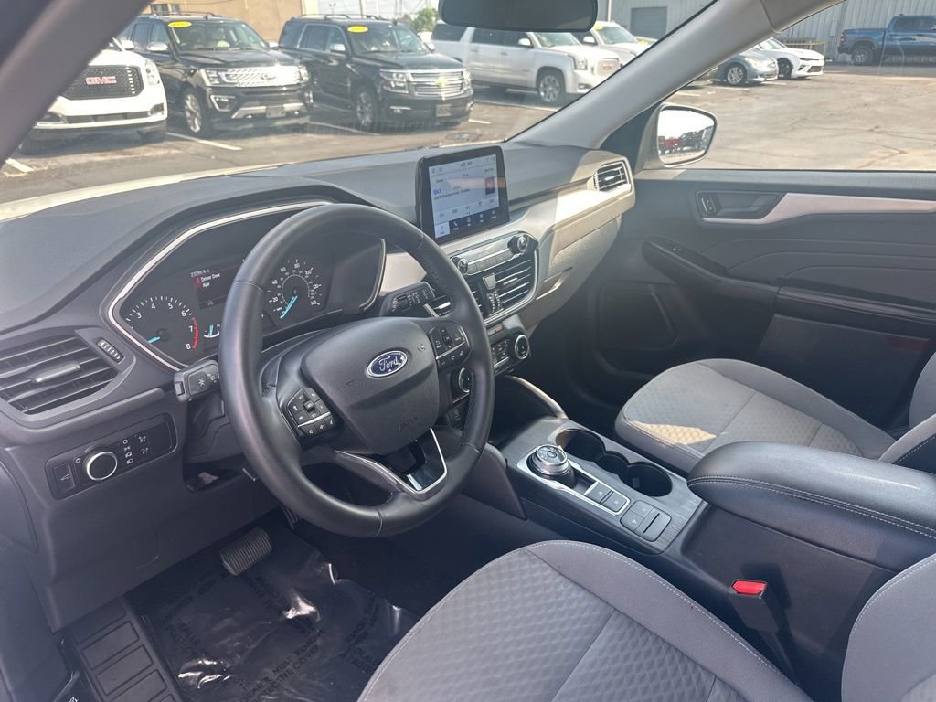 Used 2022 Ford Escape SE w/ SE Sport Appearance Package image 23