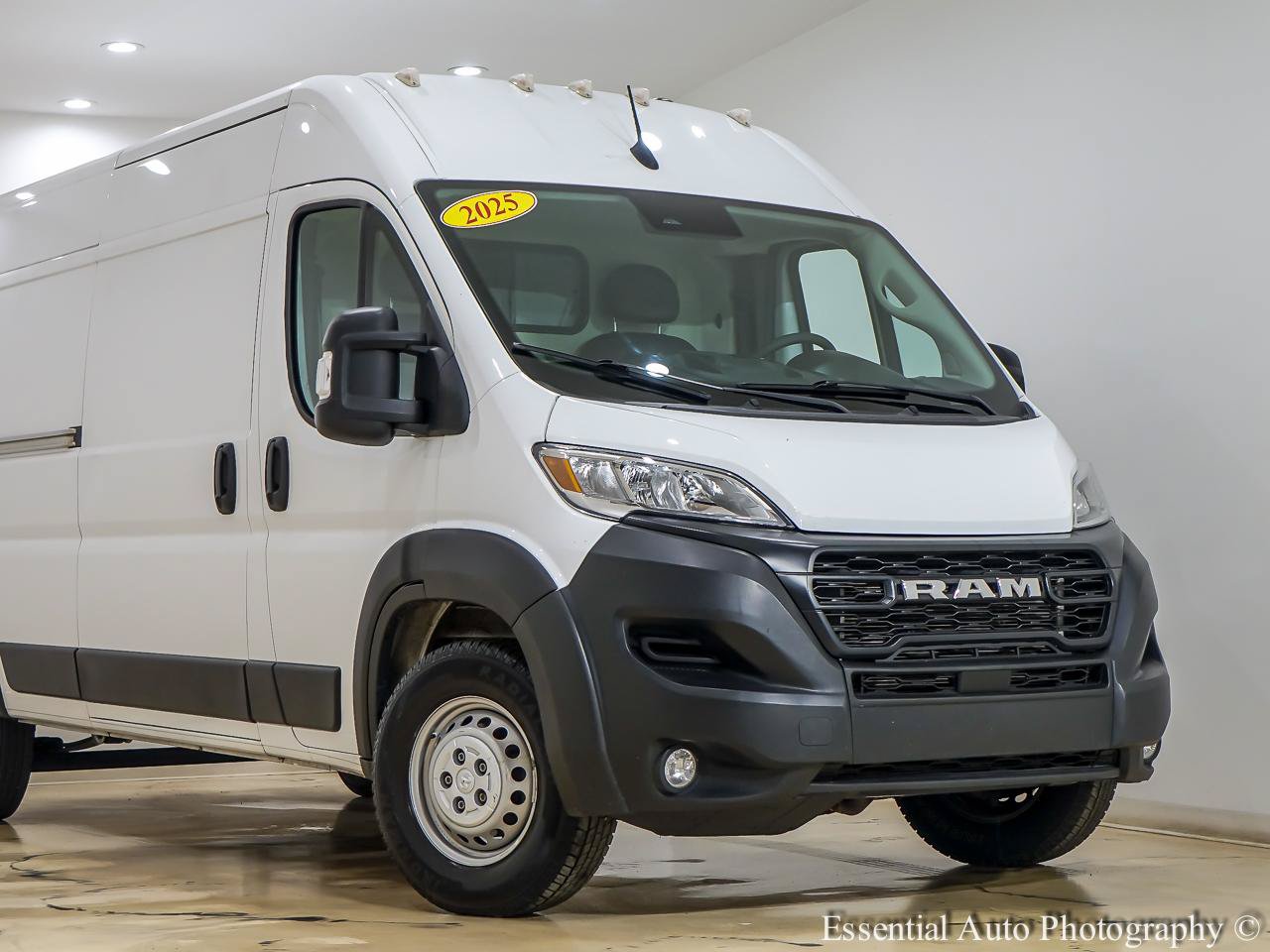 Used 2025 RAM ProMaster 2500 w/ Convenience Group FWD image 2