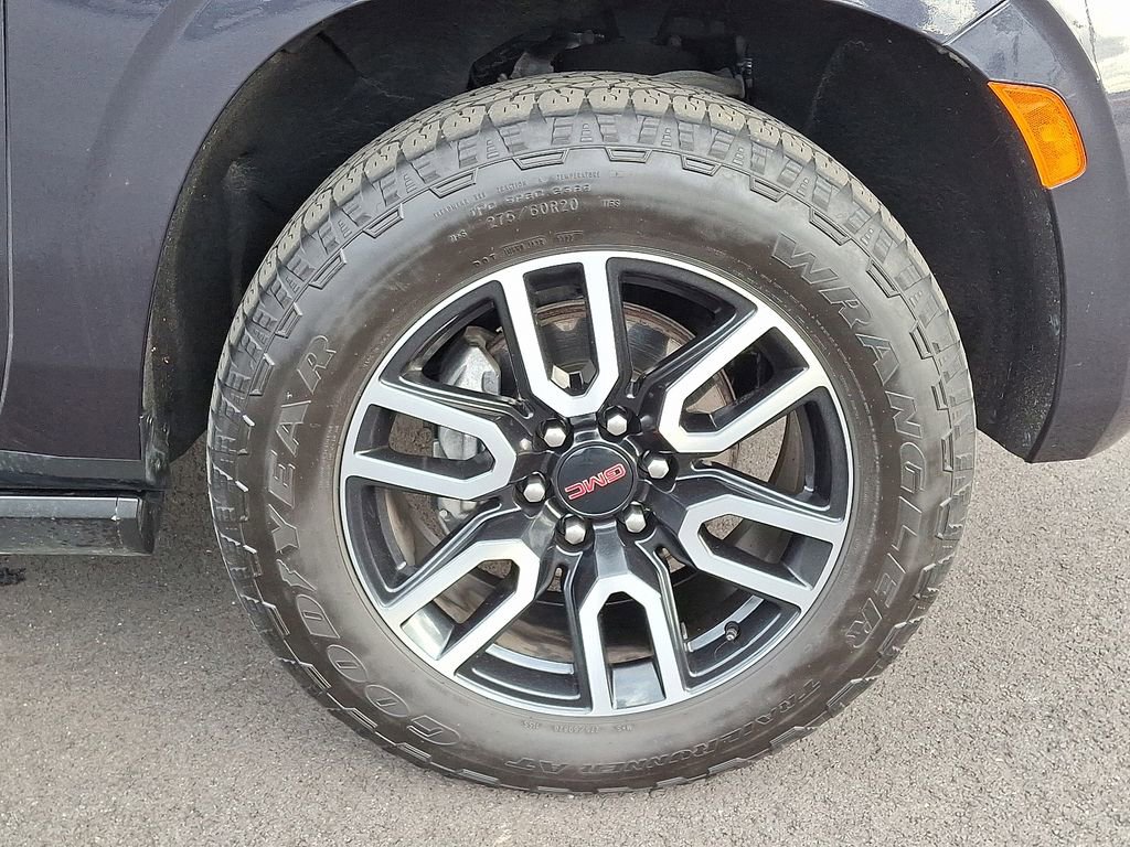 Used 2023 GMC Yukon AT4 w/ AT4 Premium Package image 9