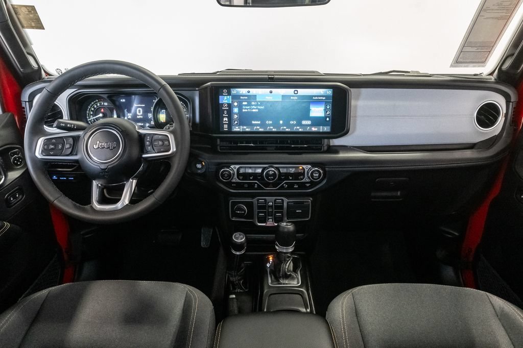 Used 2025 Jeep Wrangler Unlimited Sahara w/ Safety Group AWD/4WD image 26