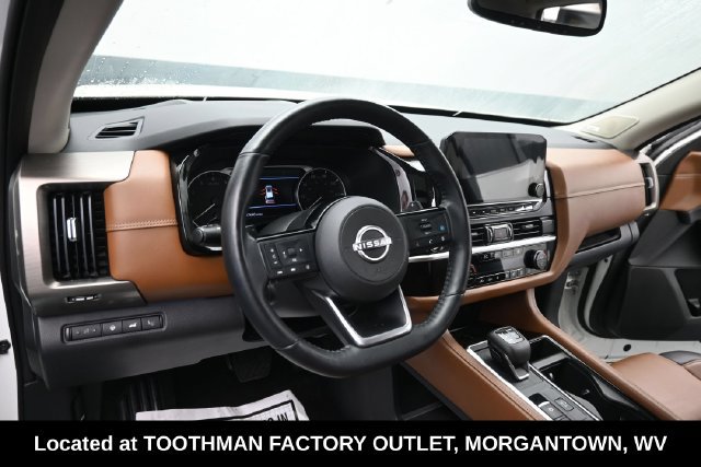 Used 2022 Nissan Pathfinder Platinum w/ Cargo Package AWD/4WD image 17