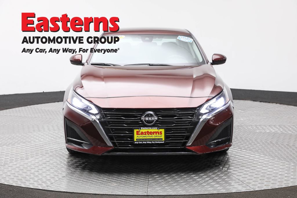 Used 2023 Nissan Altima 2.5 SV image 2