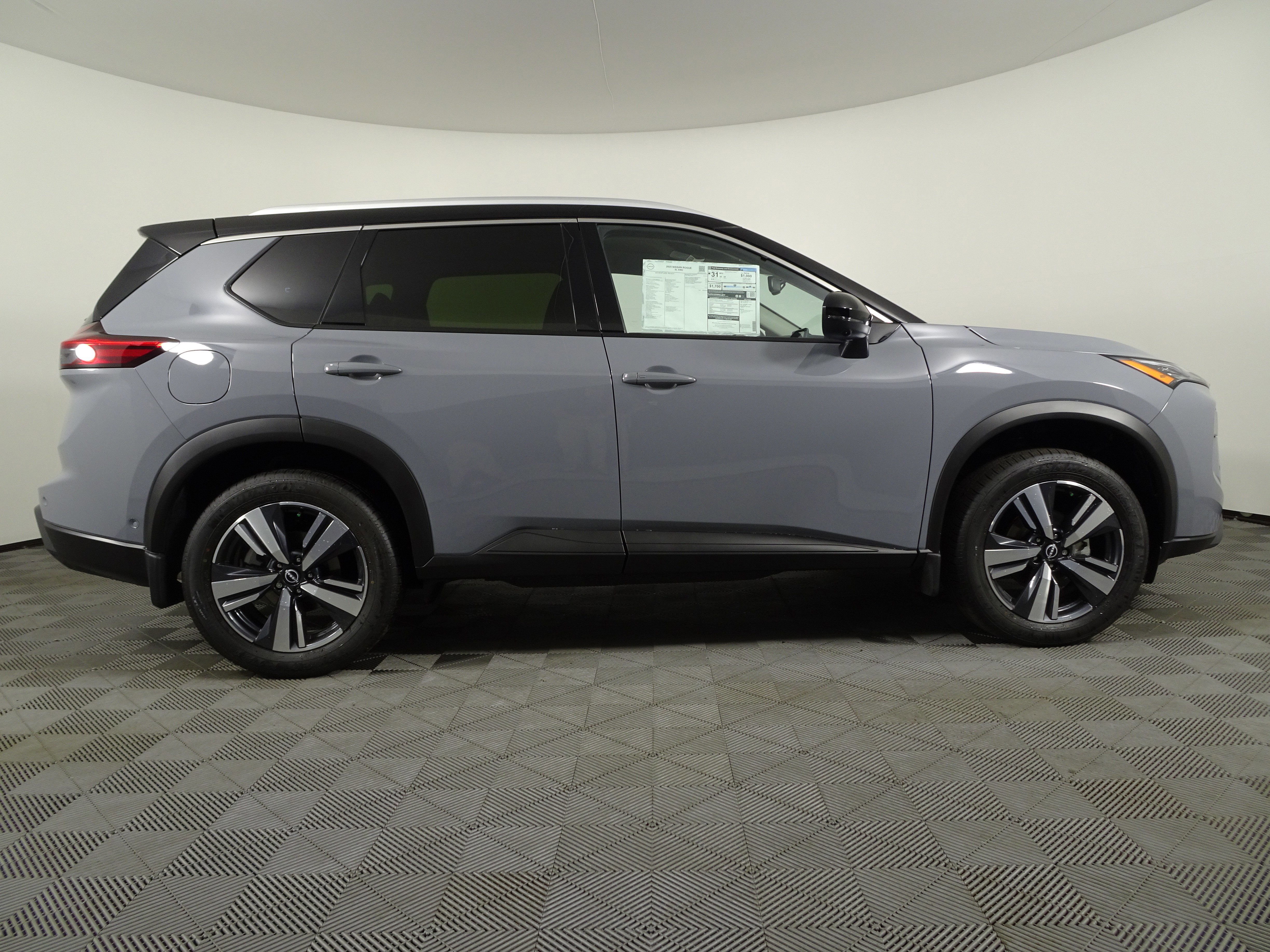 New 2025 Nissan Rogue SL image 2