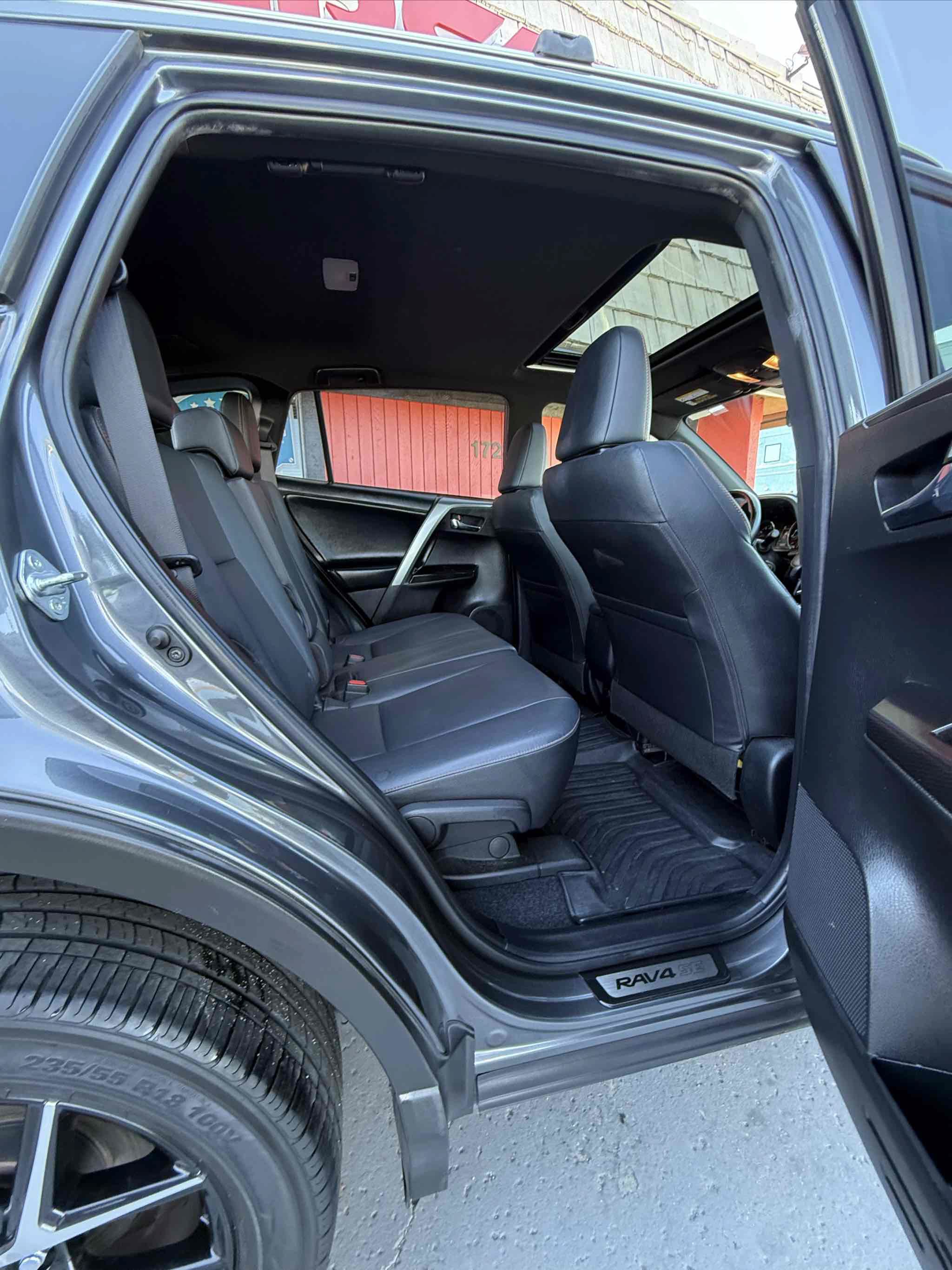 Used 2018 Toyota RAV4 SE w/ All Weather Liner Package FWD image 13