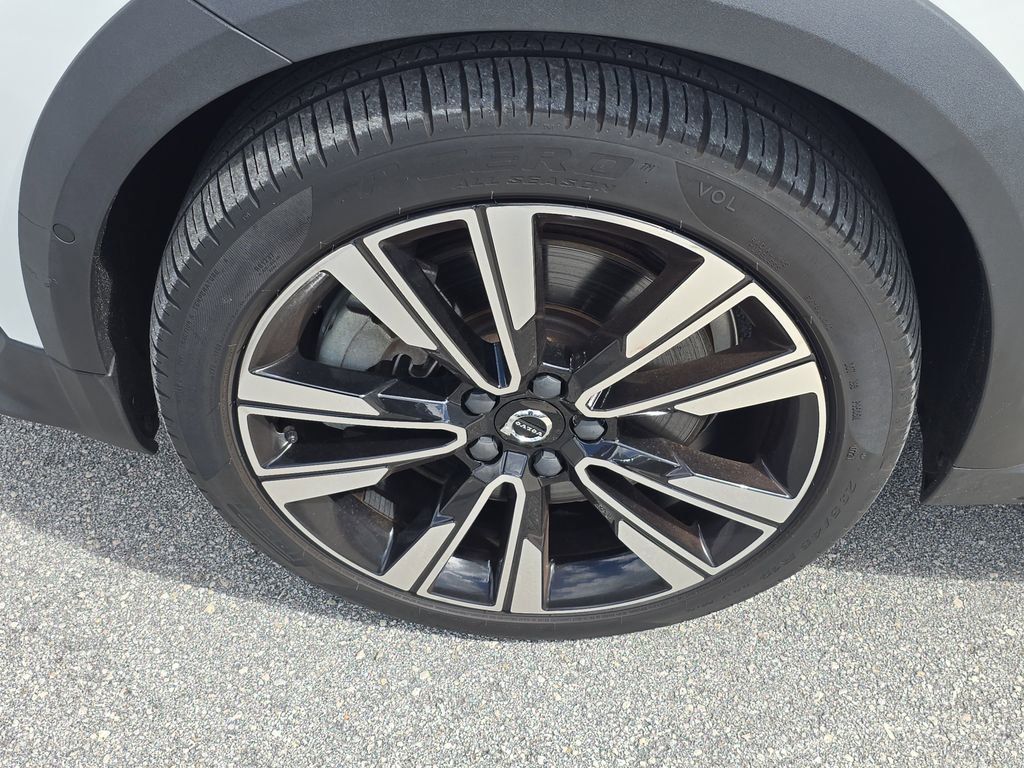Certified 2022 Volvo V60 T5 Cross Country w/ Climate Package image 11