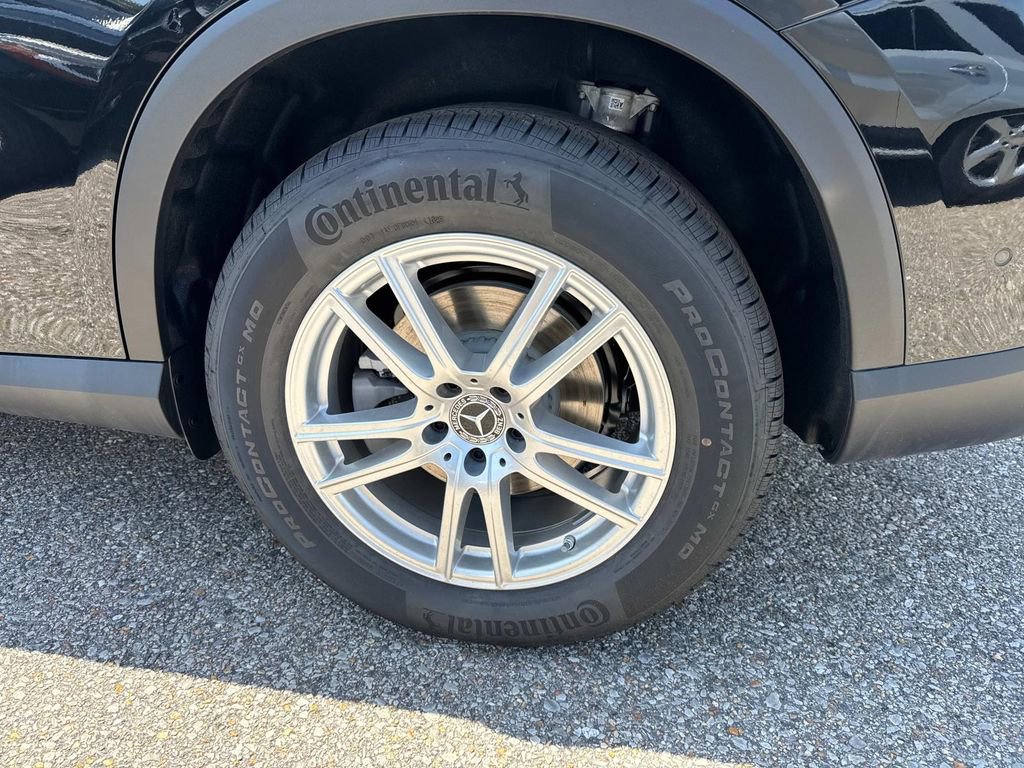 Used 2025 Mercedes-Benz GLC 300 image 3