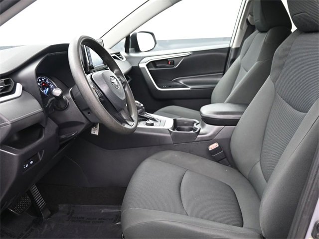 Used 2021 Toyota RAV4 LE image 11