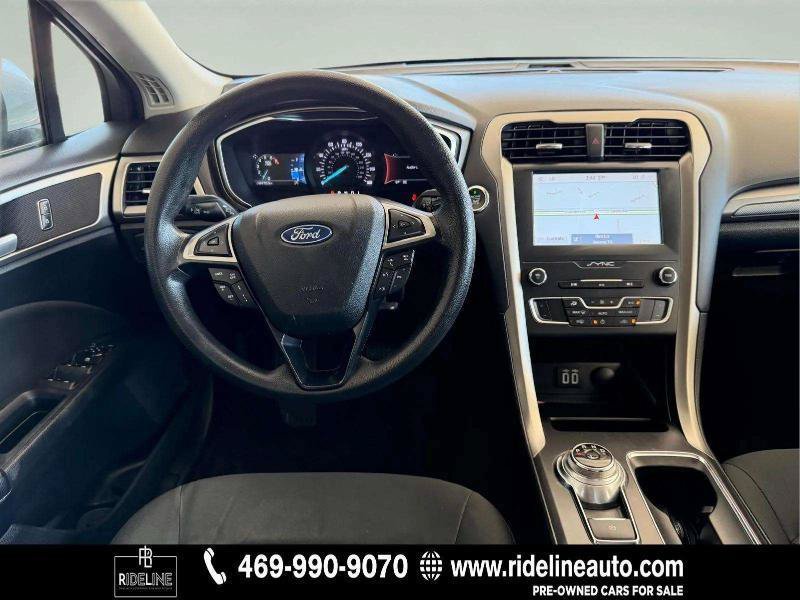 Used 2020 Ford Fusion SE FWD image 12