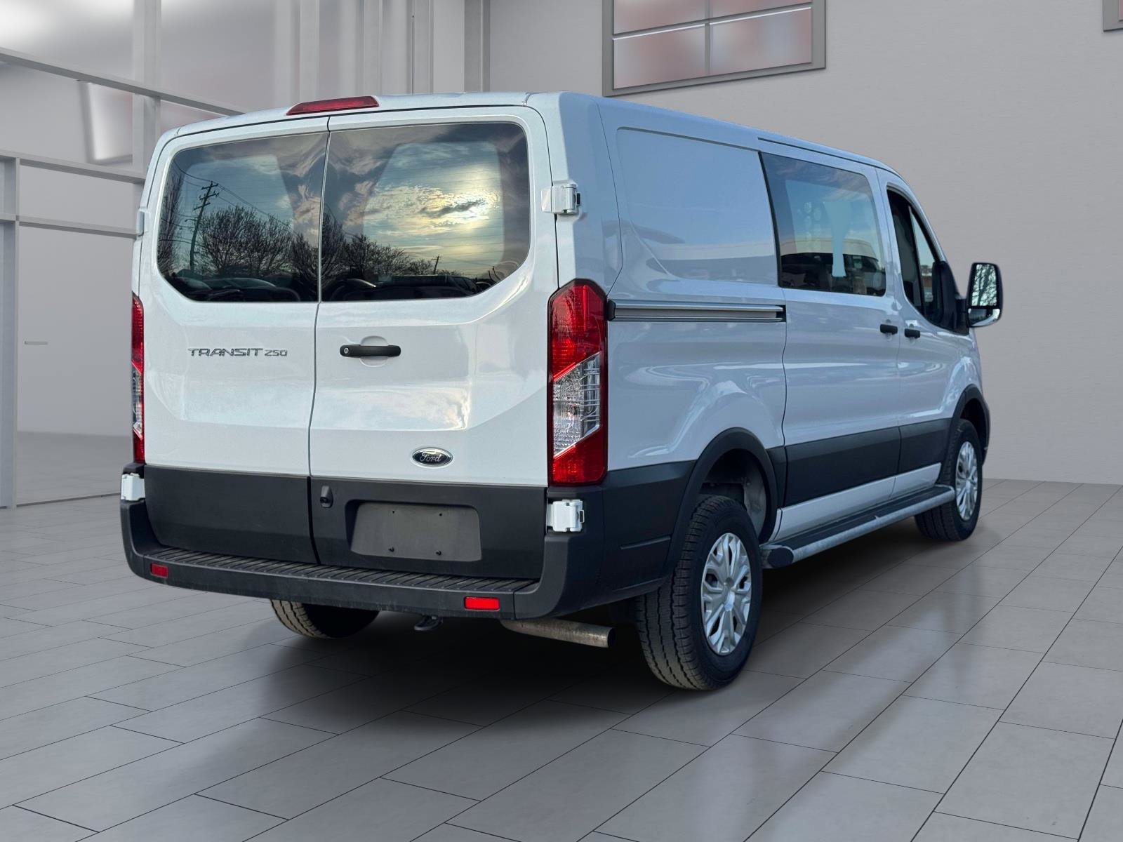 Used 2025 Ford Transit 250 Low Roof w/ Exterior Upgrade Package RWD image 5